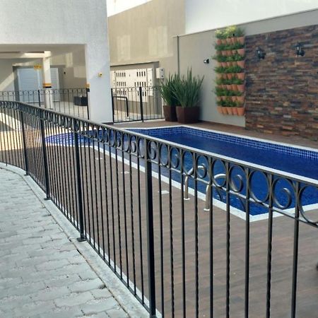 Var-101A Dpto Amplio En Condominio Cerrado Con Piscina Bombinhas Eksteriør bilde