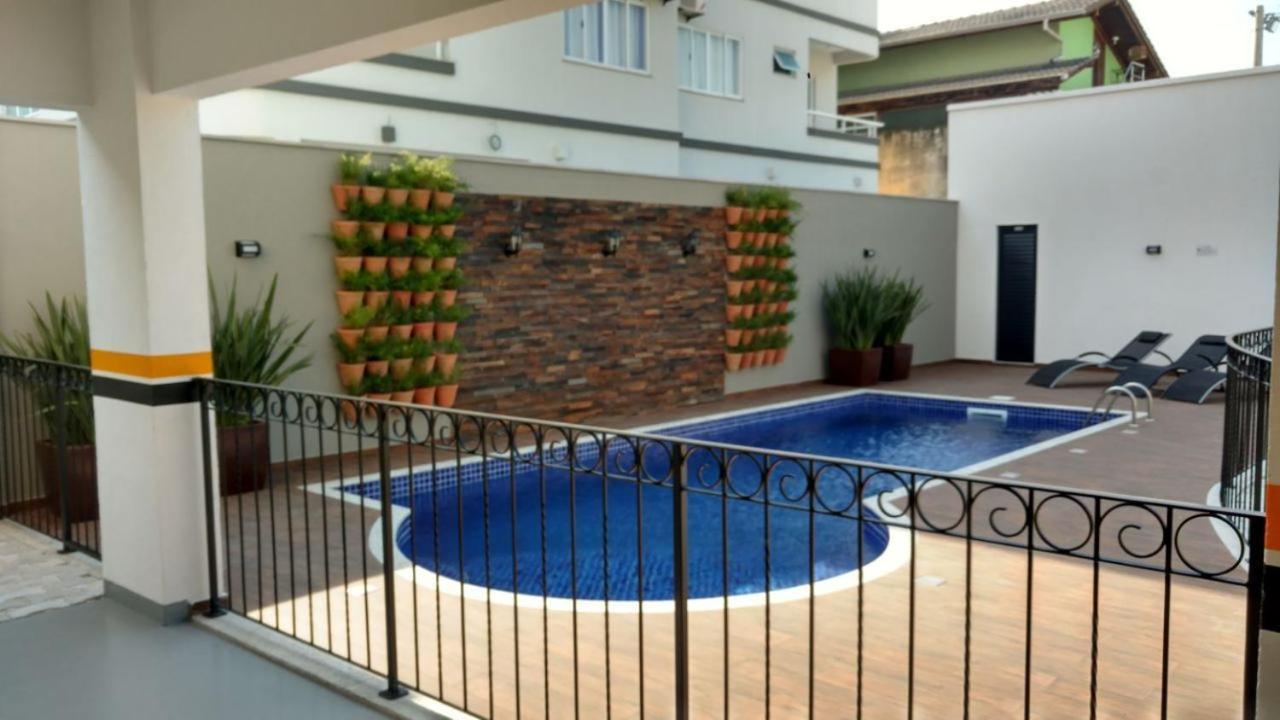 Var-101A Dpto Amplio En Condominio Cerrado Con Piscina Bombinhas Eksteriør bilde