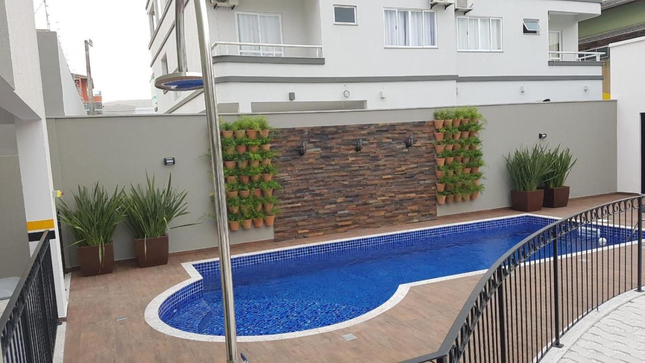 Var-101A Dpto Amplio En Condominio Cerrado Con Piscina Bombinhas Eksteriør bilde